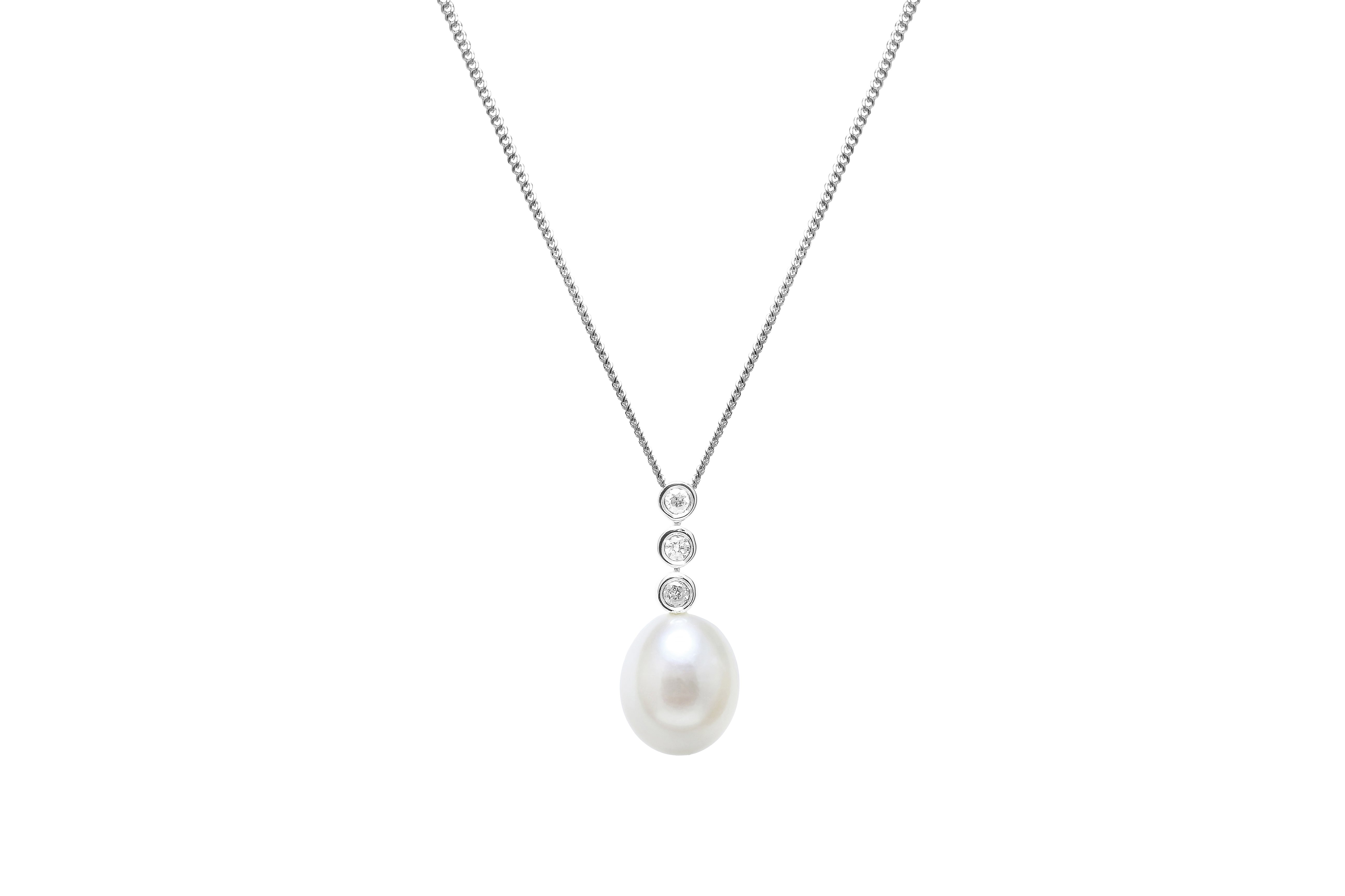 18ct White Gold Cultured Pearl and Diamond Pendant