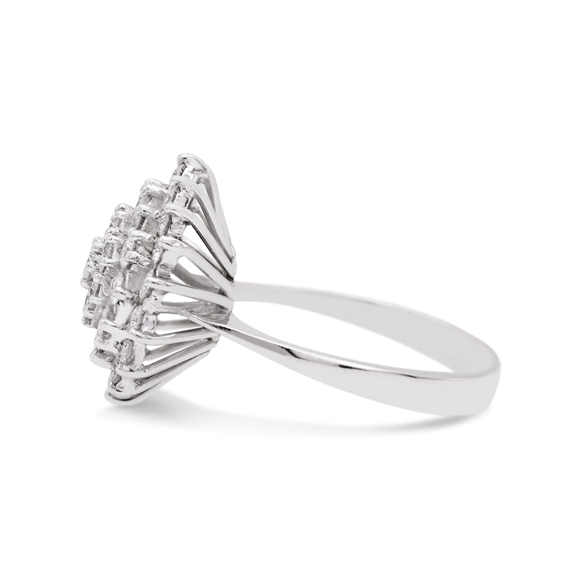 18 Carat White Gold Diamond Ring