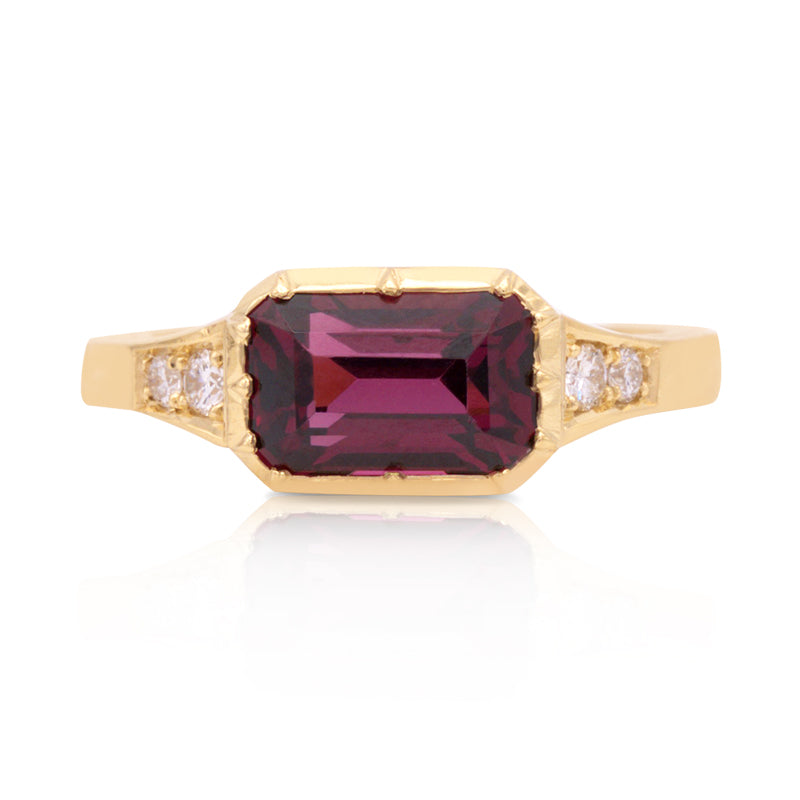 18 Carat Yellow Gold Garnet & Diamond Ring