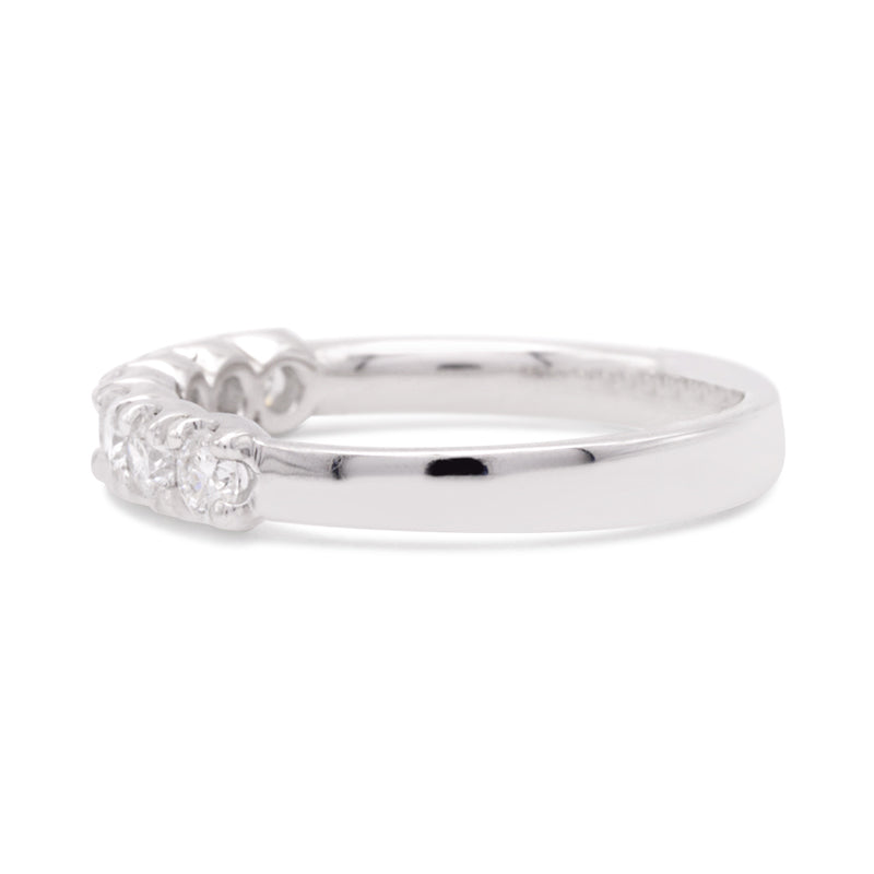 18 Carat White Gold Diamond Ring