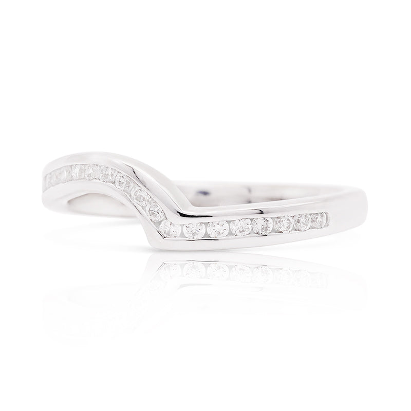 18 Carat White Gold Shaped Diamond Band