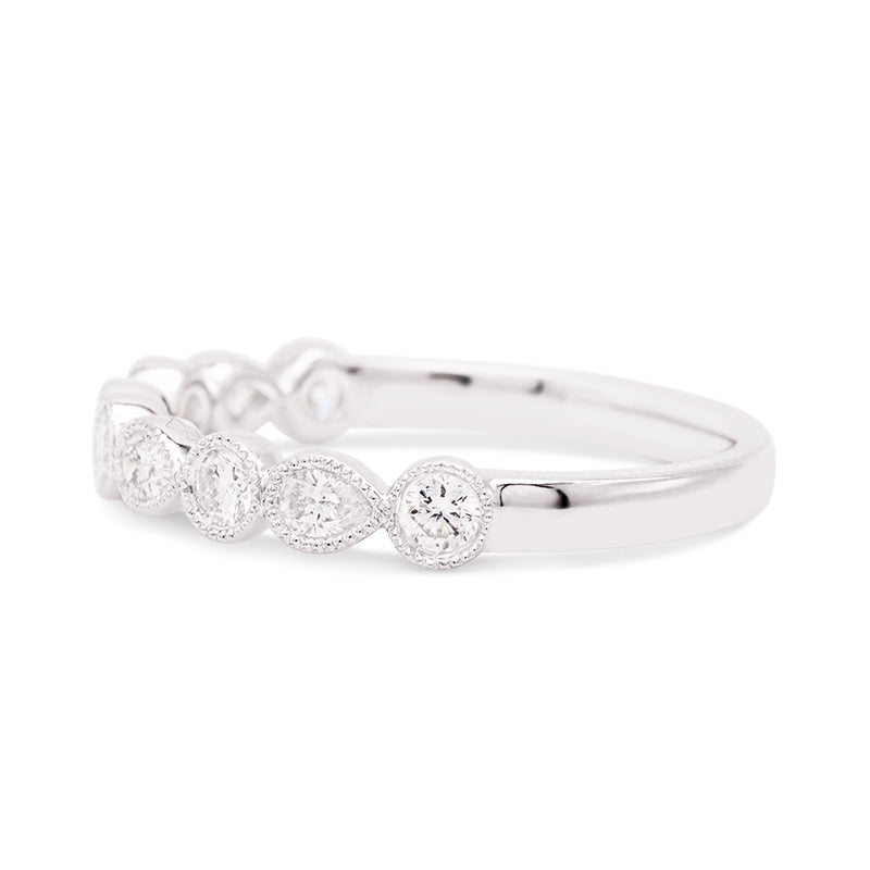 18 Carat White Gold Diamond Ring