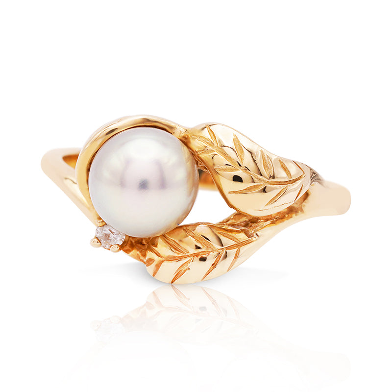 14 Carat Yellow Gold Leaf-Design Pearl & Diamond Ring