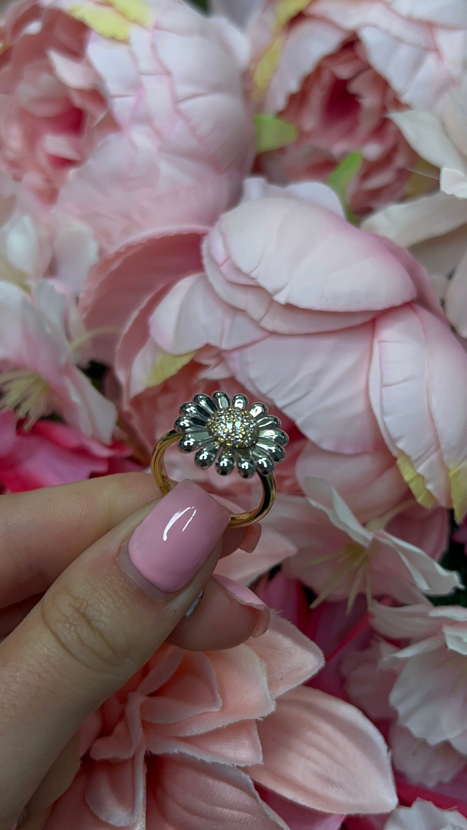 Platinum & 18 Carat Yellow Gold Flower Daisy Dress Ring