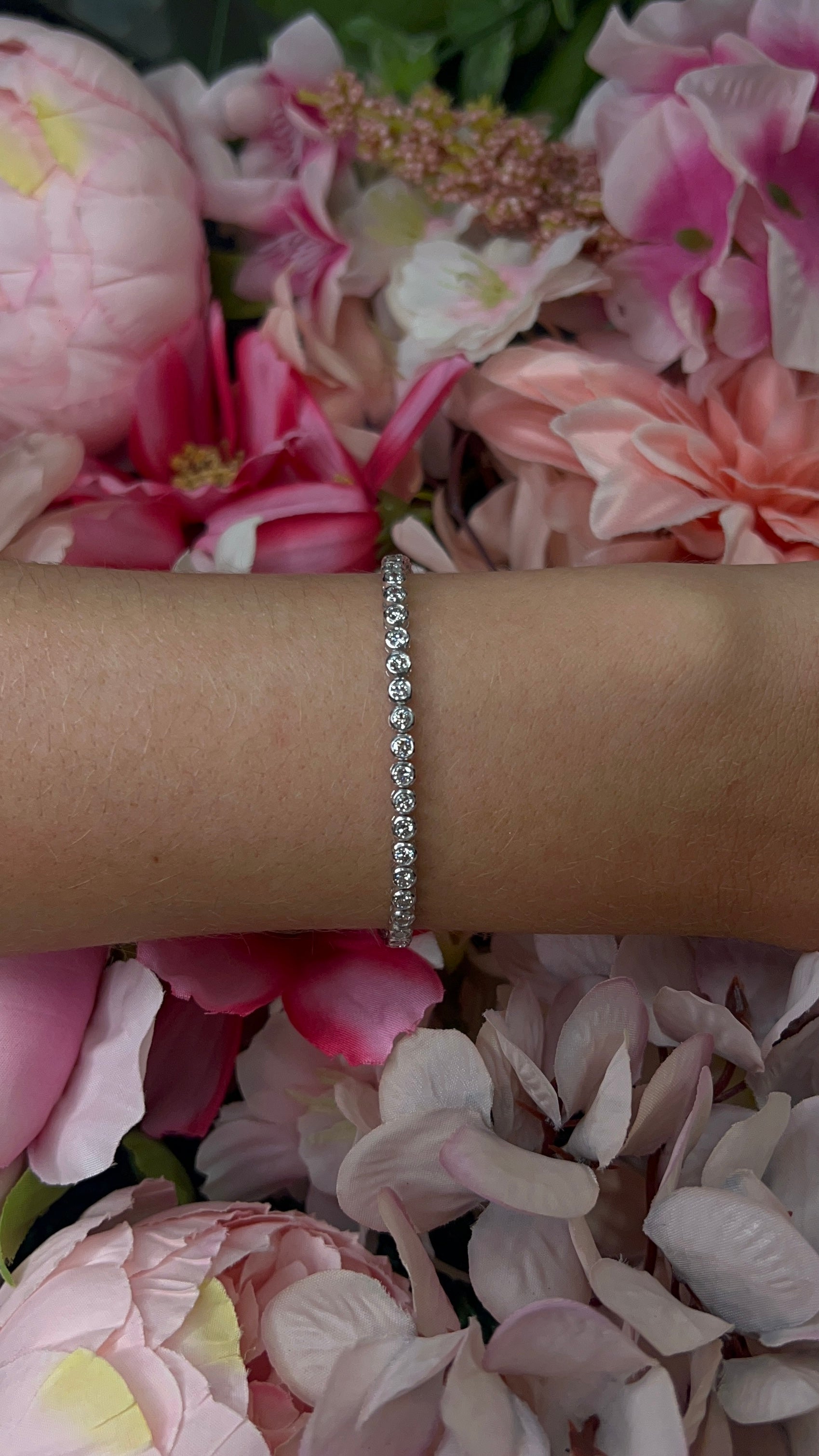 18 Carat White Gold Diamond Rub Over Line Bracelet