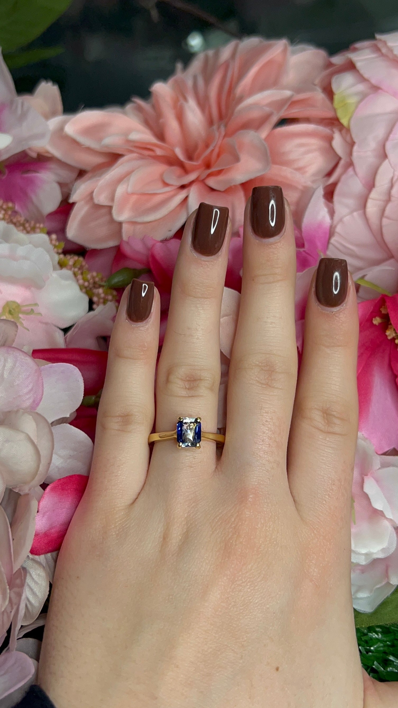 18 Carat Yellow Gold Bi-colour Sapphire Ring - 1.37ct