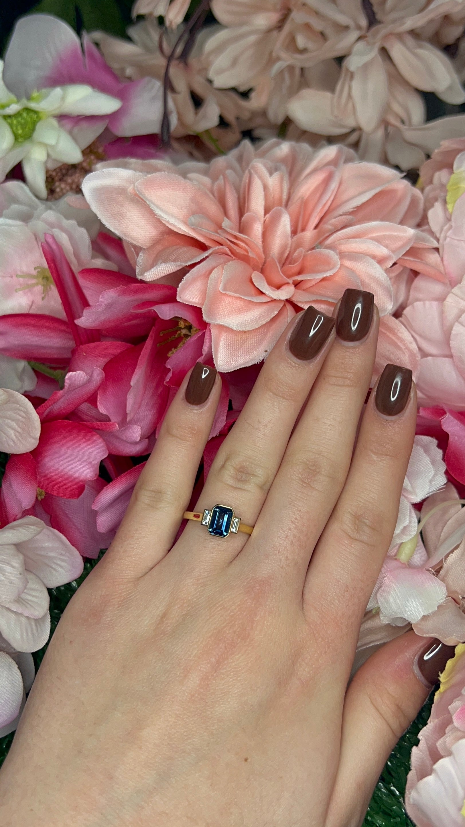 18 Carat Yellow Gold Teal Sapphire and Diamond Ring