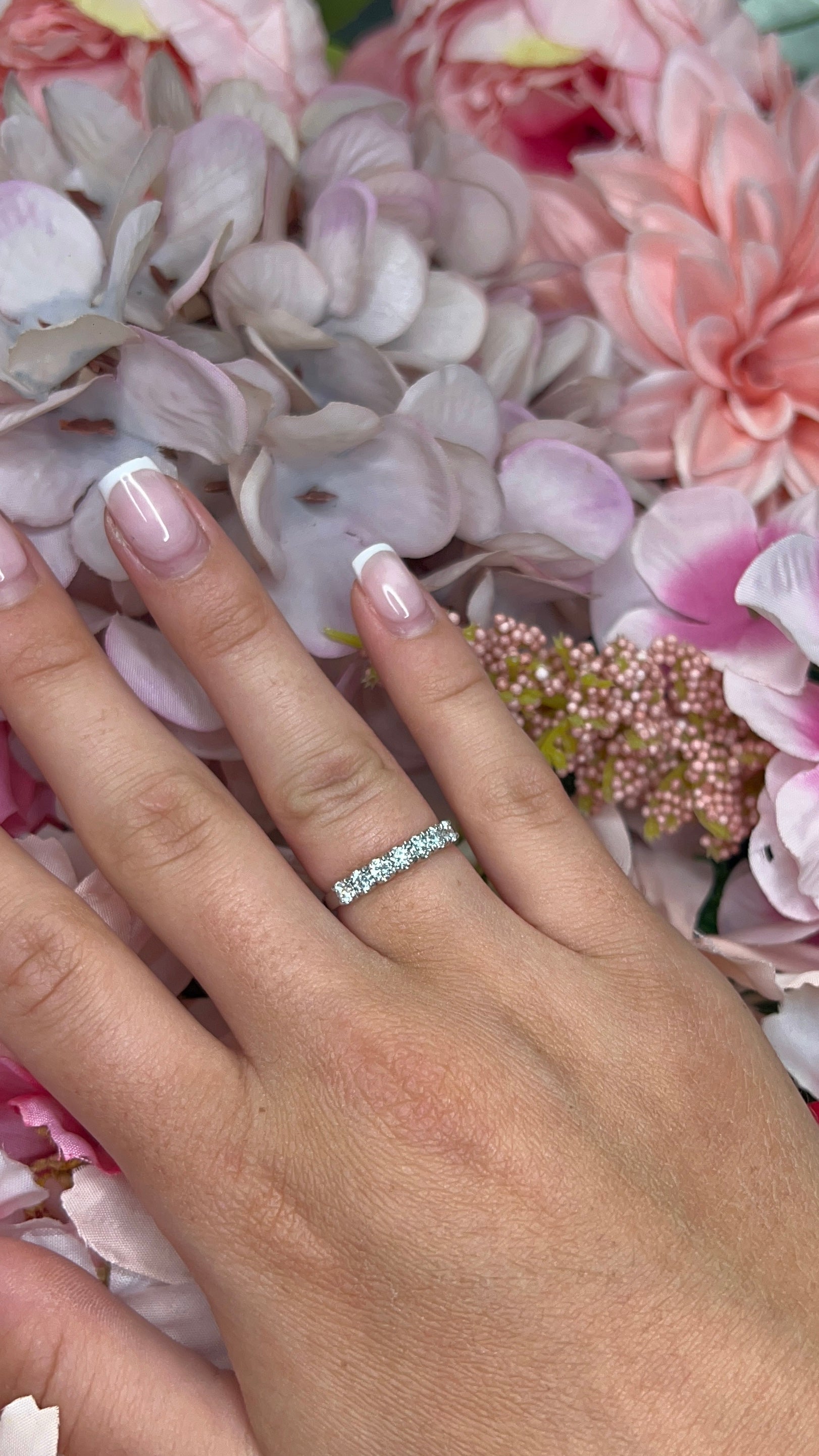 18 Carat White Gold Diamond Ring
