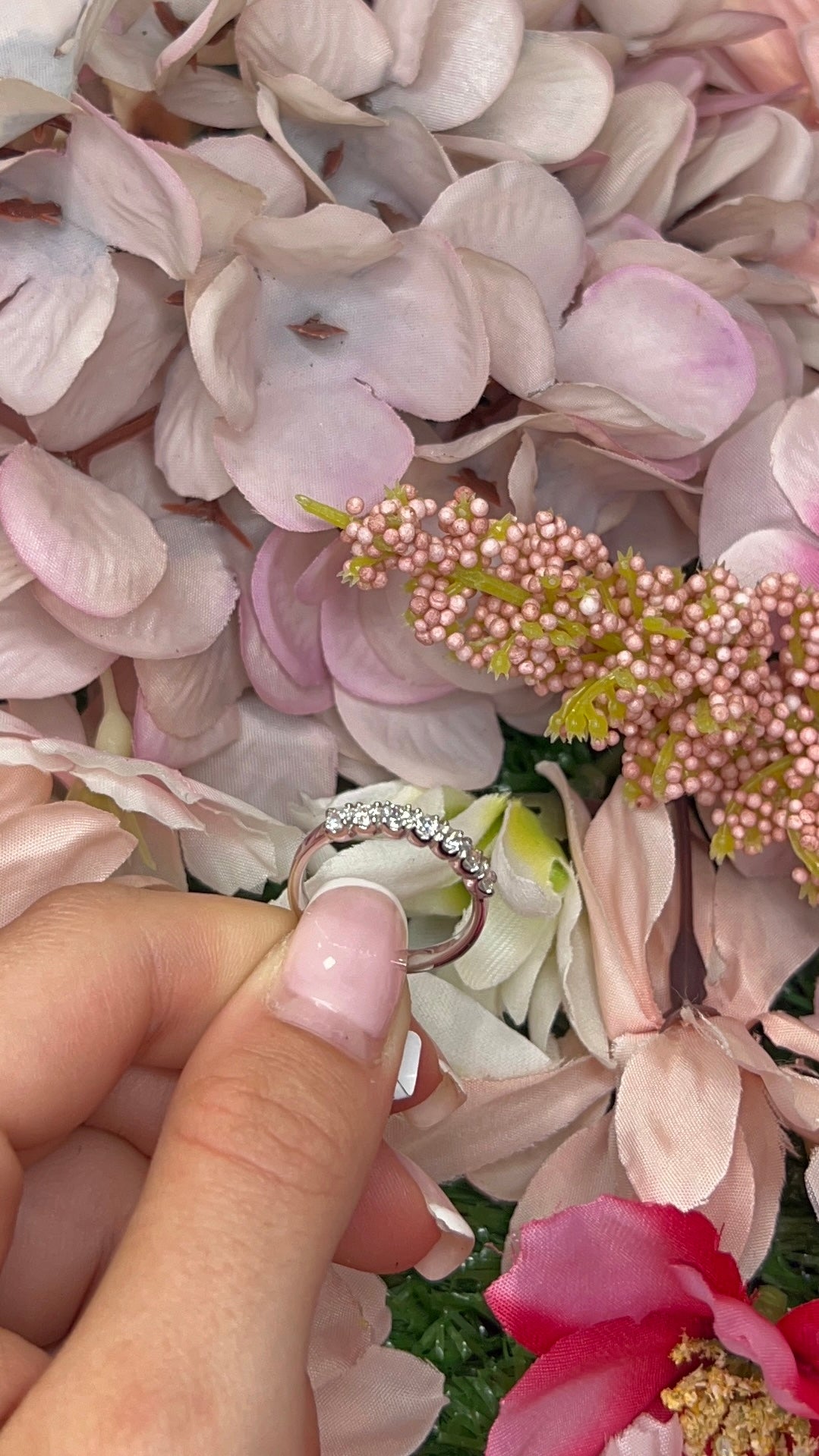 18 Carat White Gold Diamond Ring