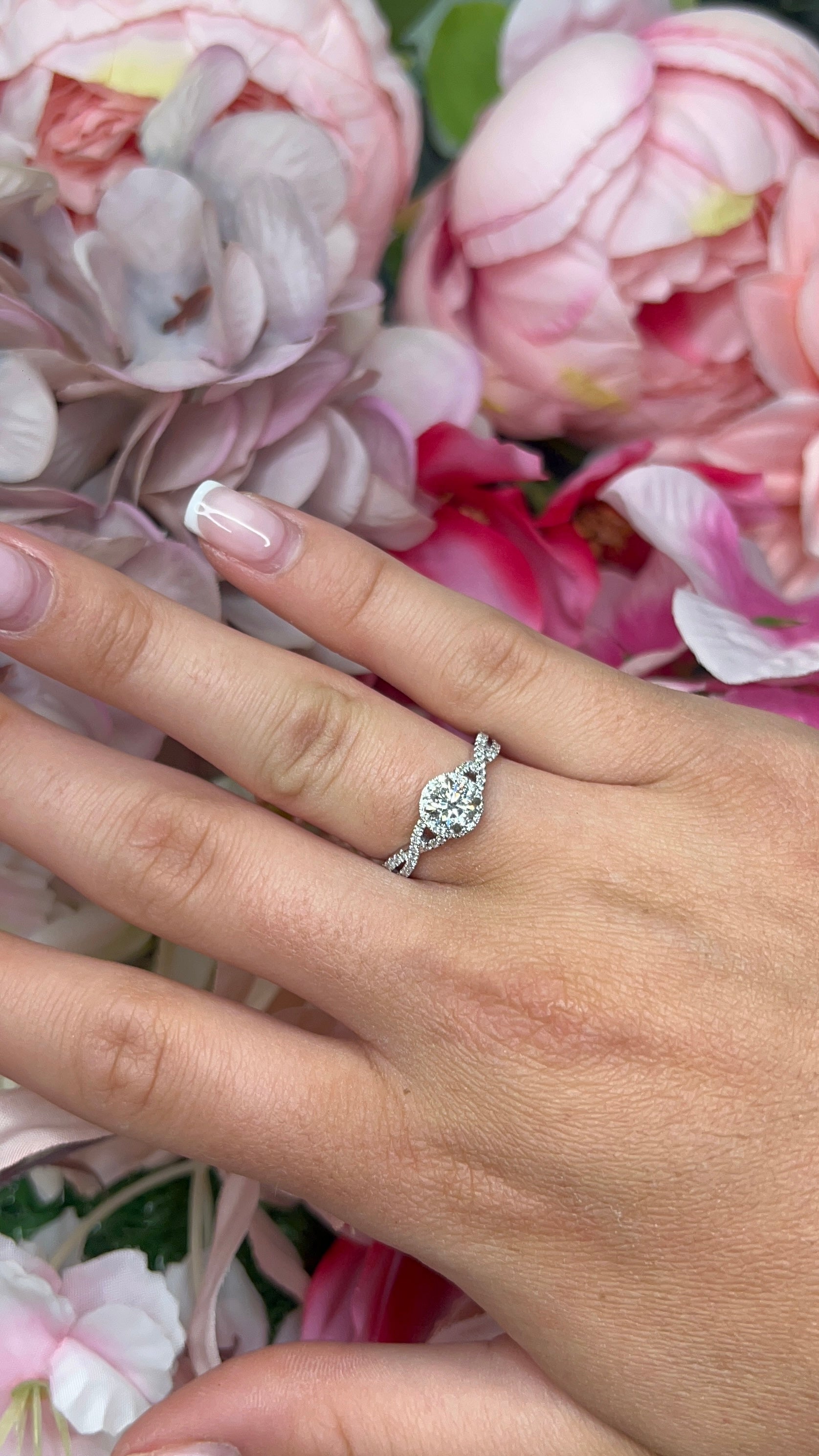 18 Carat White Gold Diamond Ring