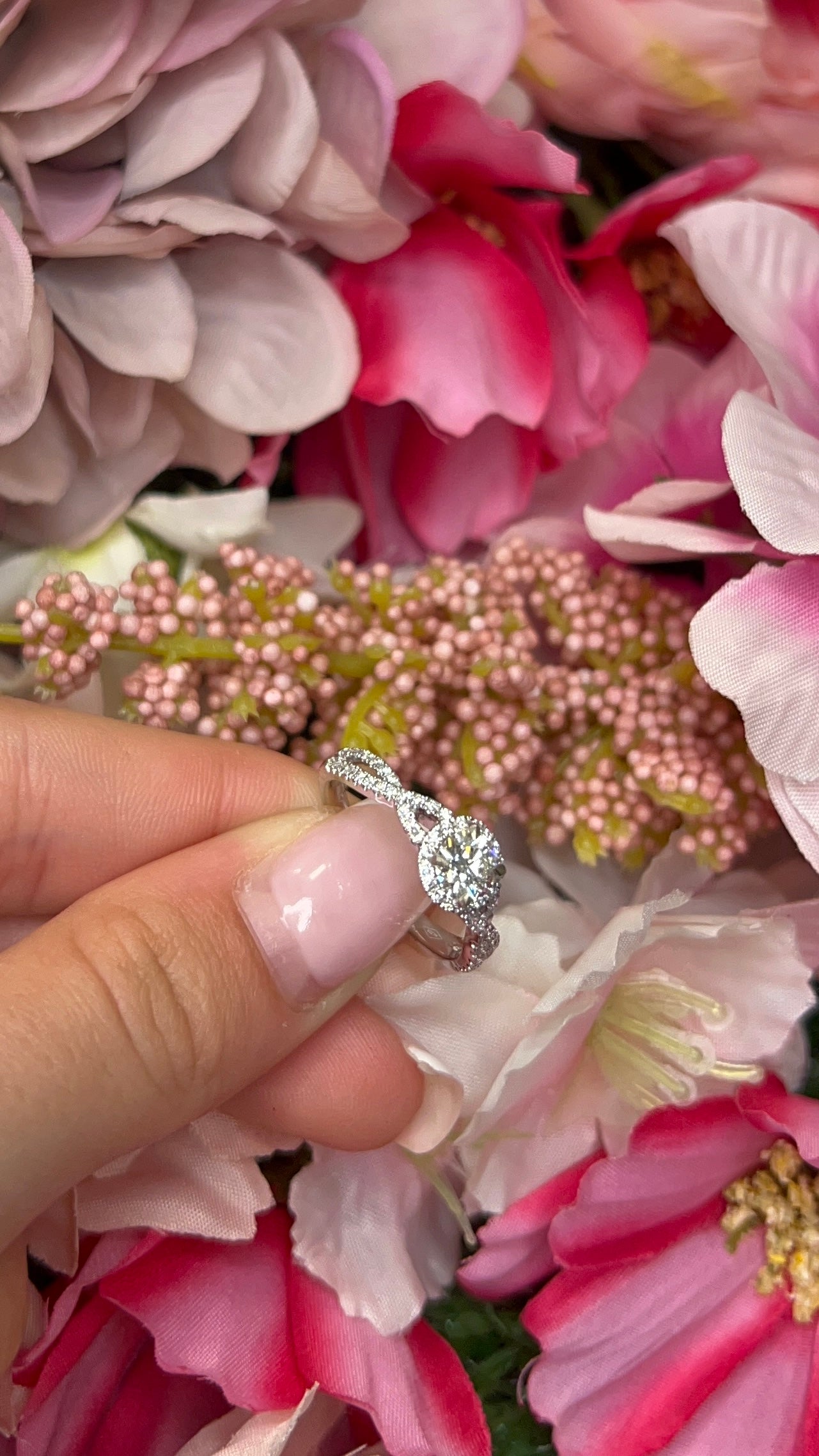 18 Carat White Gold Diamond Ring