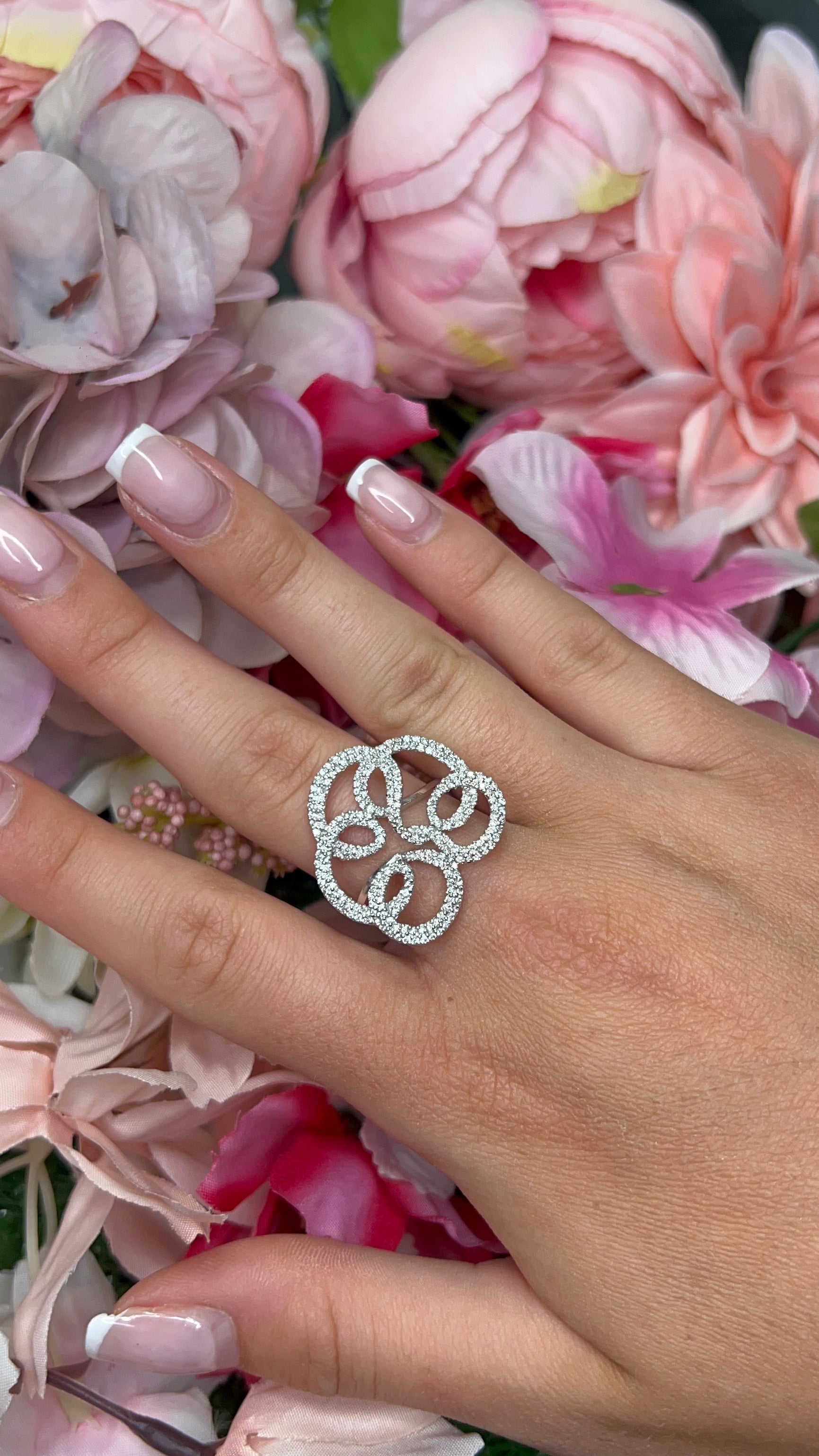 18 Carat White Gold Diamond Ring