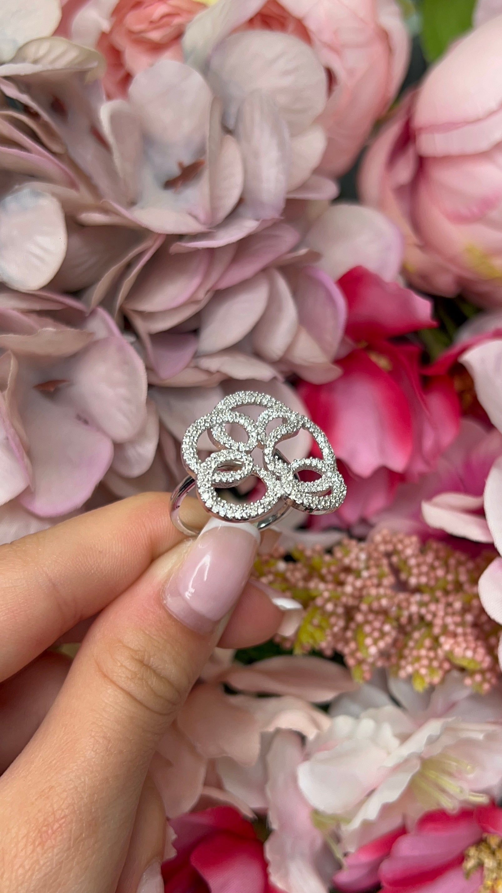 18 Carat White Gold Diamond Ring