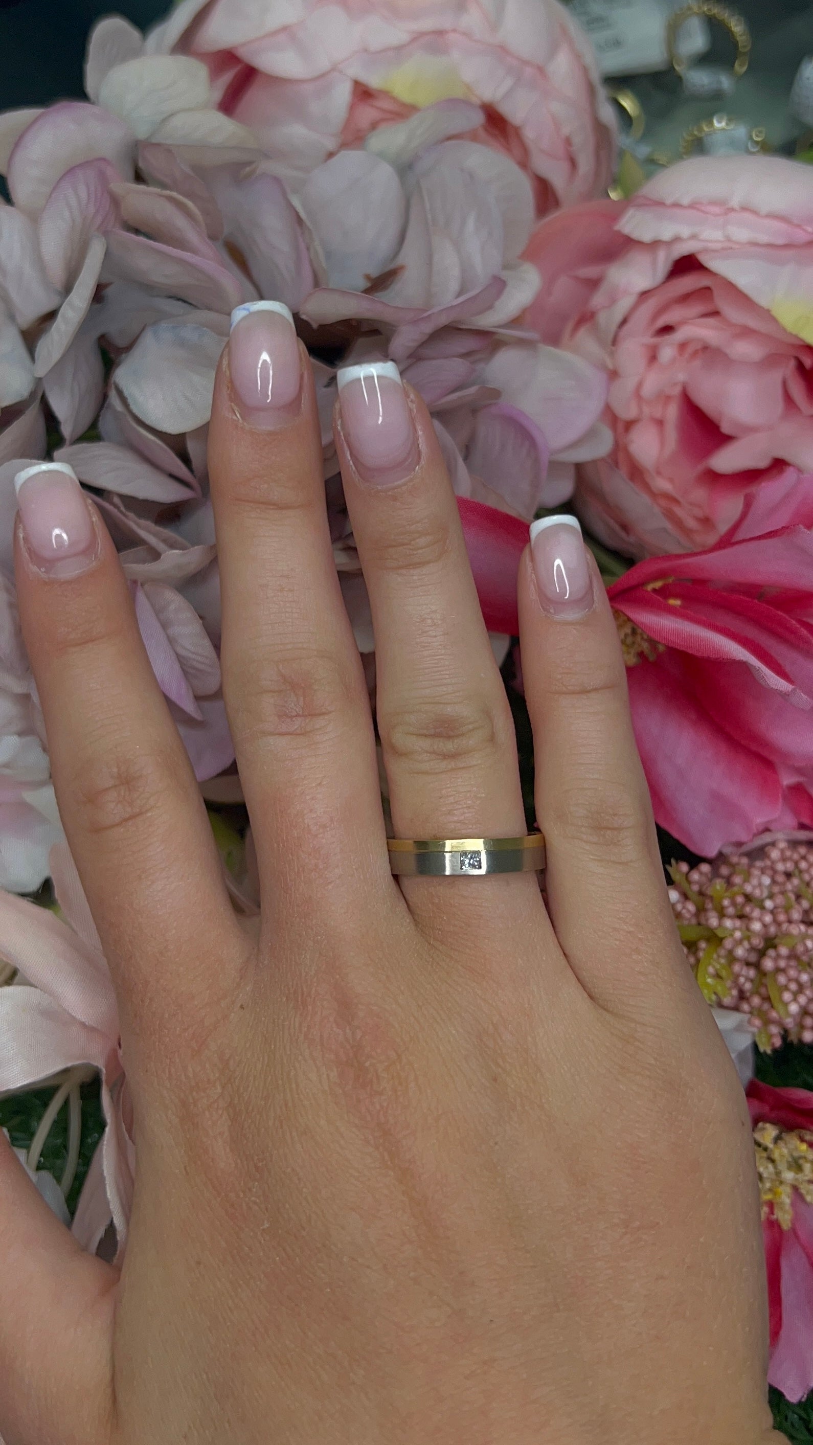 18 Carat White & Yellow Gold Diamond Ring