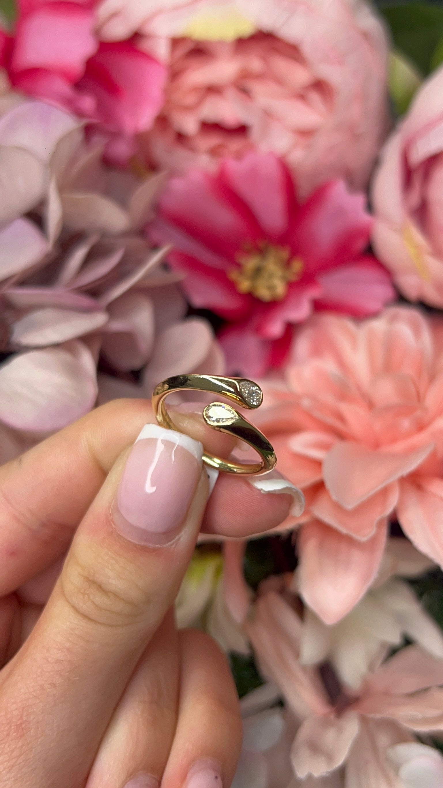 18 Carat Yellow Gold Diamond Crossover Ring