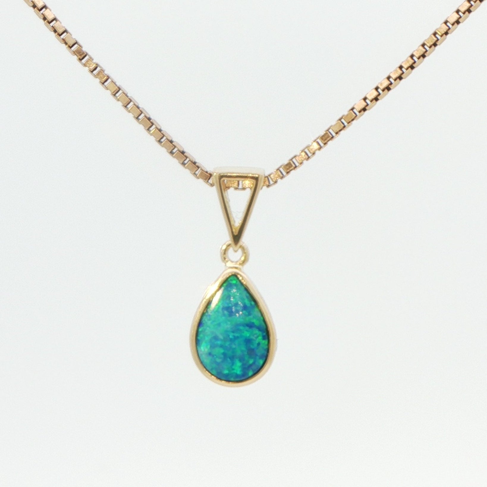 18 Carat Yellow Gold Opal Pendant on Chain