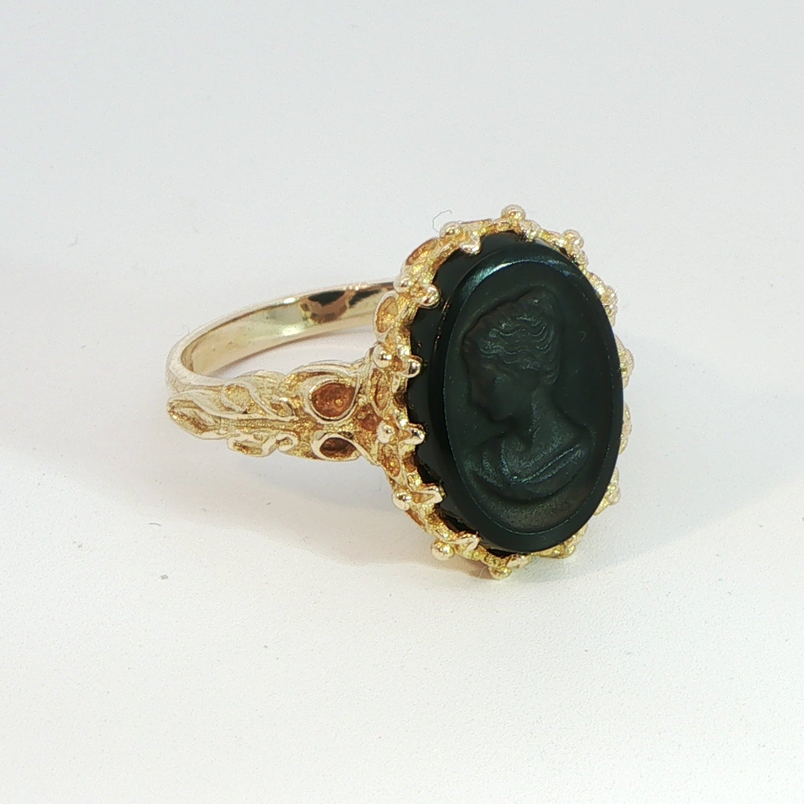 9 Carat Yellow Gold Black Onyx Cameo Ring
