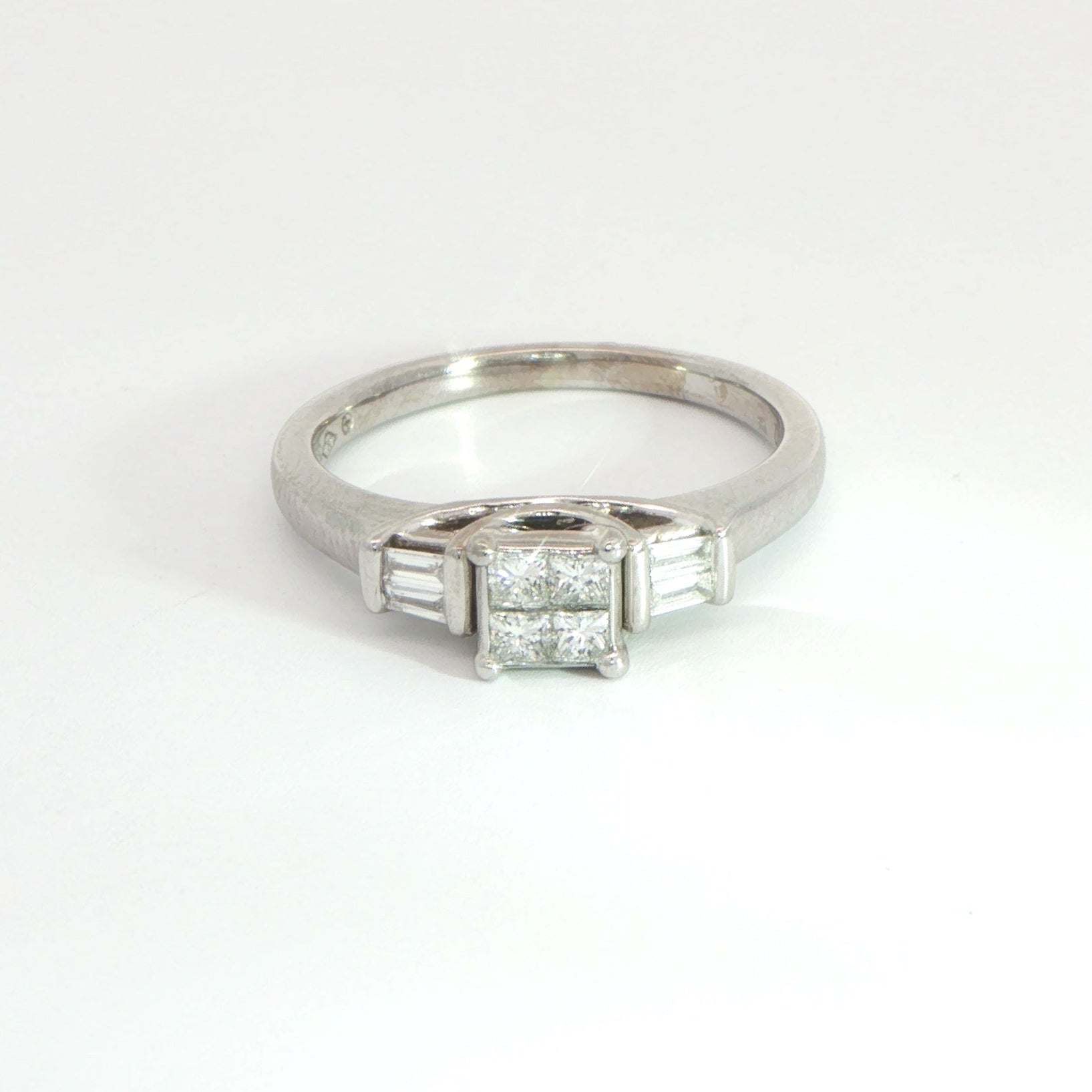 18 Carat White Gold Diamond Ring 0.32ct