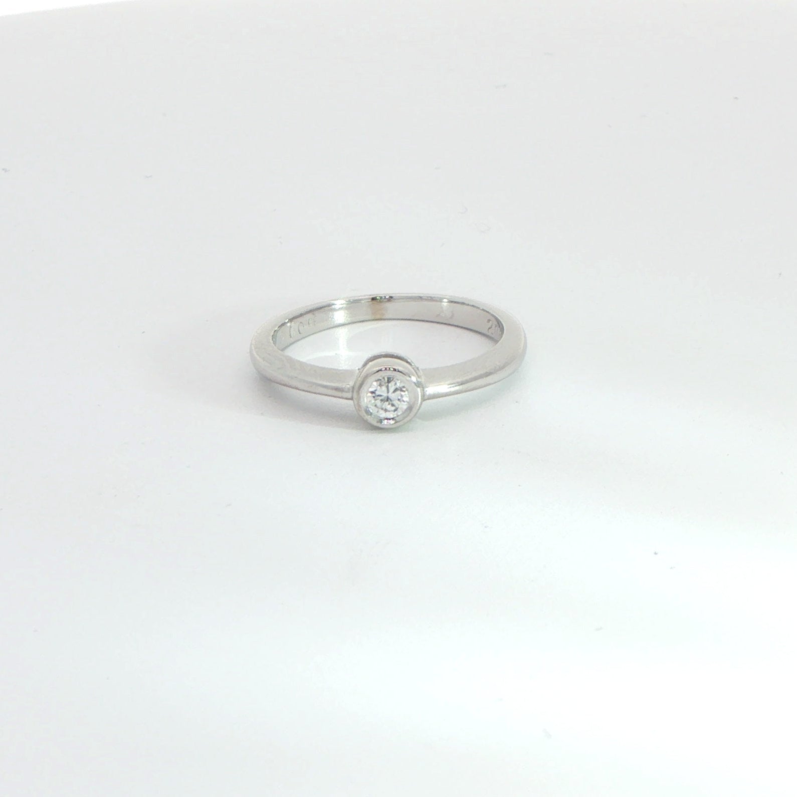 18 Carat White Gold Diamond Solitaire 0.09ct