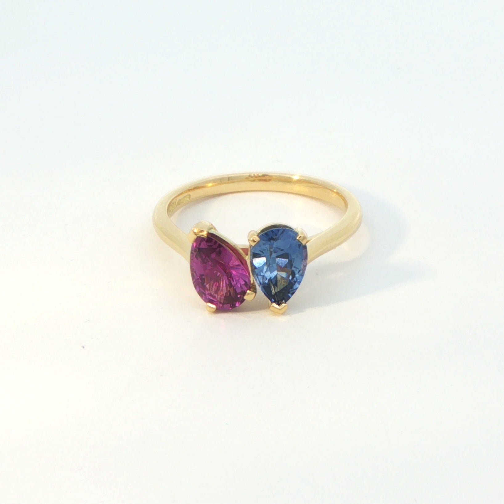18 Carat Yellow Gold Purple and Blue Sapphire Ring