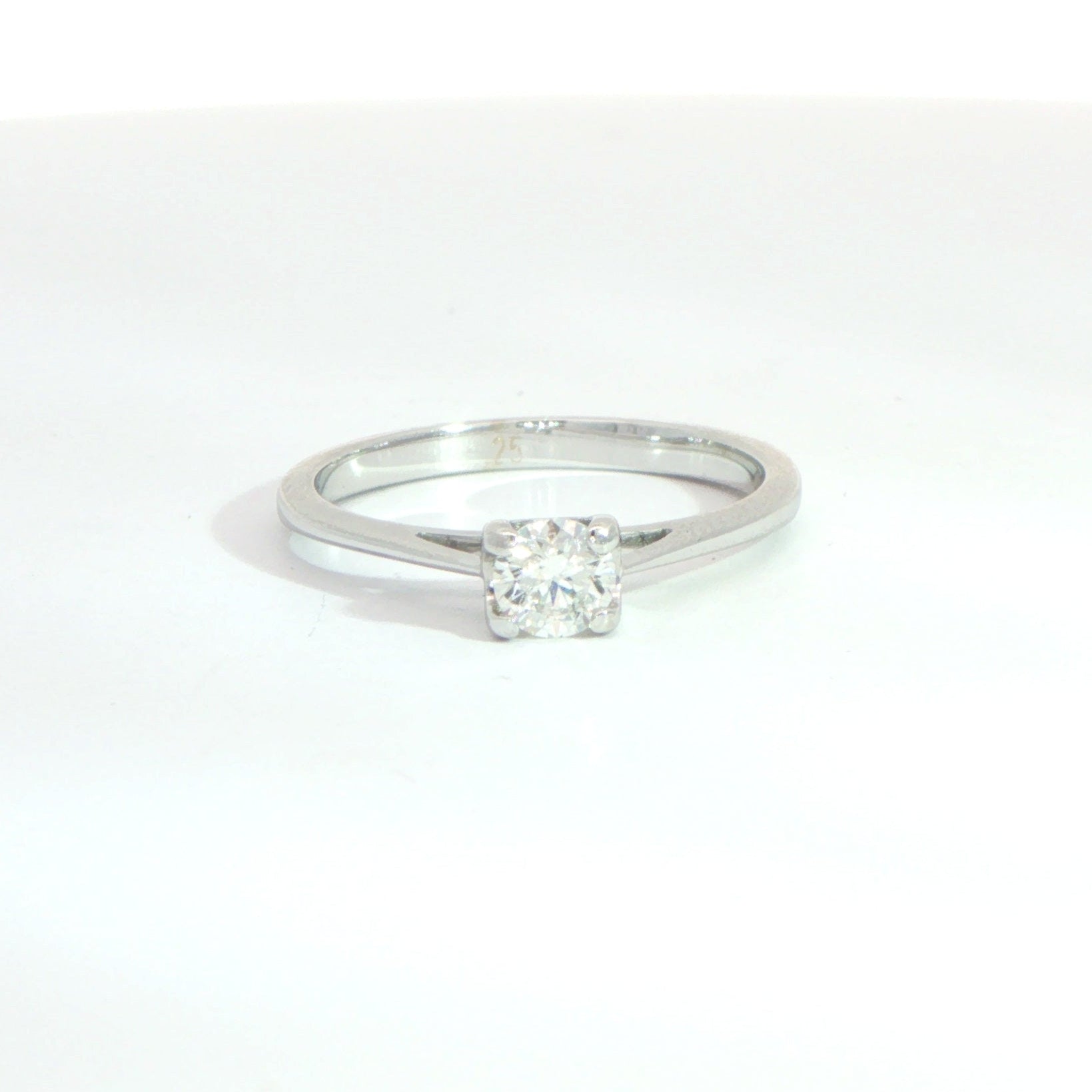18 Carat White Gold Diamond Solitaire 0.25ct