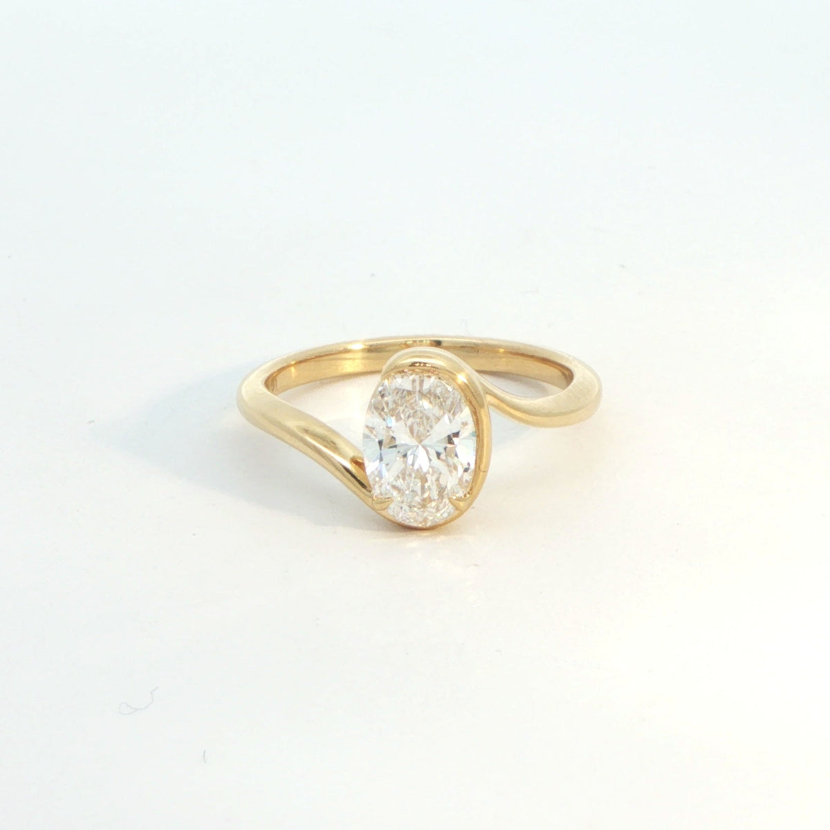 18 Carat Yellow Gold Laboratory Grown Diamond Twist Solitaire 1.05ct
