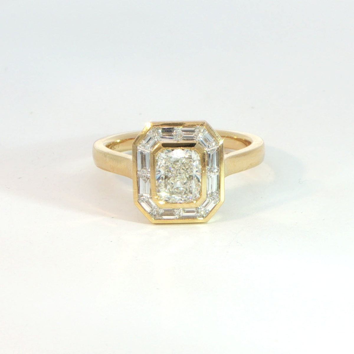 18 Carat Yellow Gold Diamond Multi Stone Ring 1.64ct