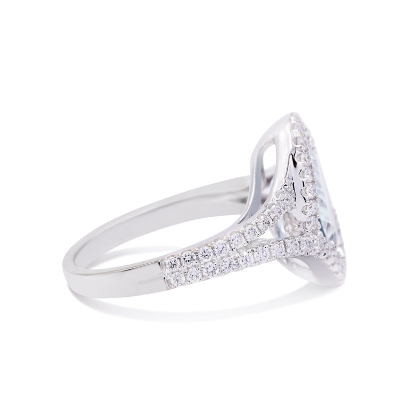 18 Carat White Gold Oval 2.20ct Aquamarine & Diamond Dress Ring