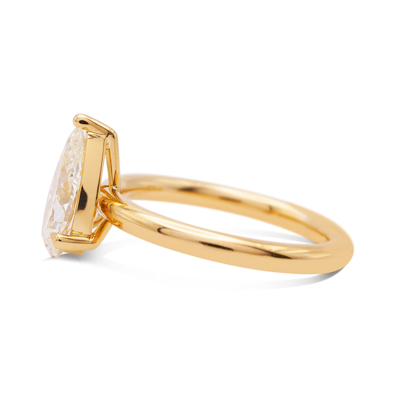 18 Carat Yellow Gold Pear-Shaped Diamond Solitaire Ring – 2.16ct