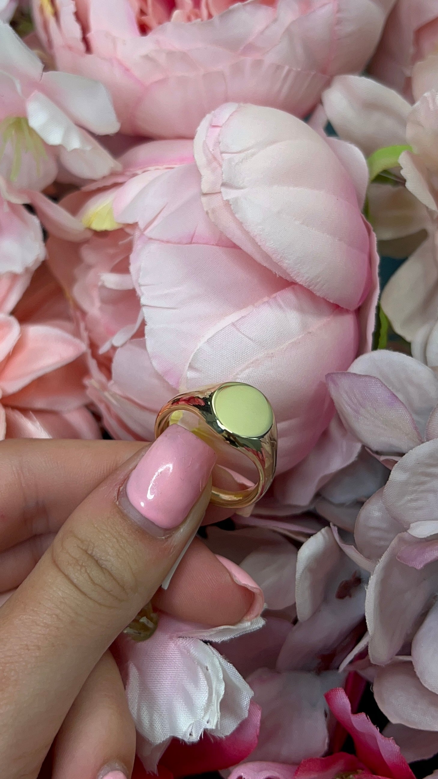 9 Carat Yellow Gold Gents Oval Signet Ring