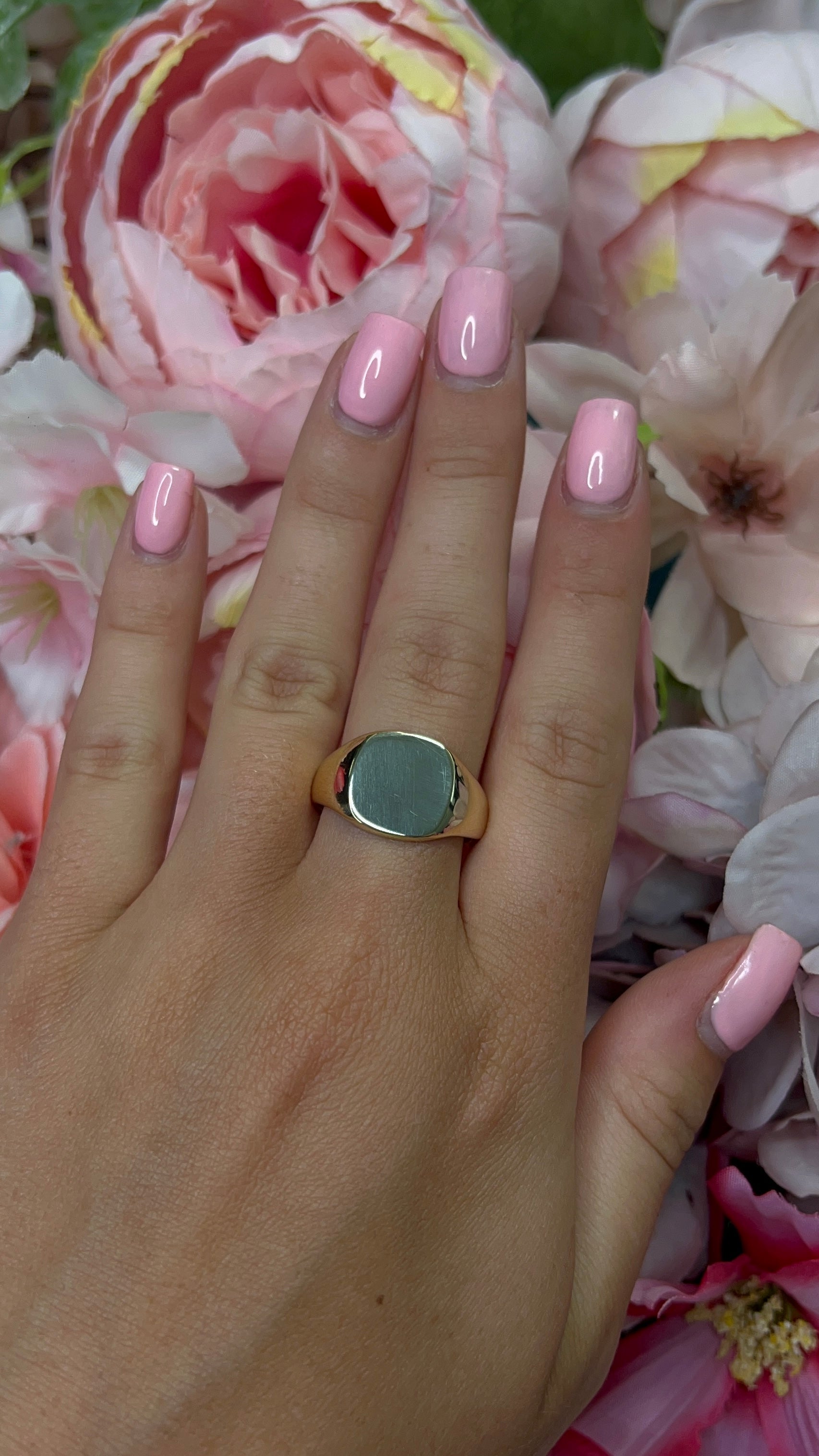 9 Carat Yellow Gold Gents Cushion Signet Ring