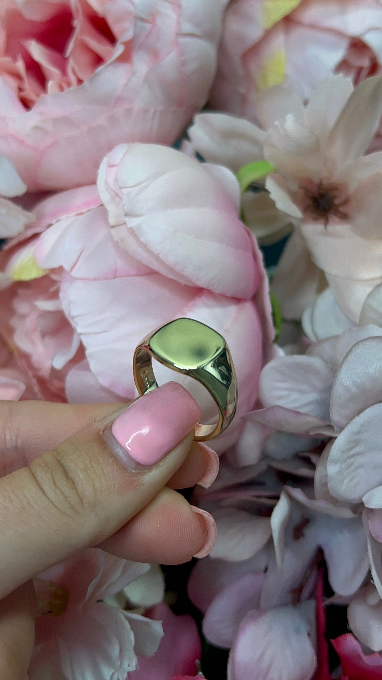 9 Carat Yellow Gold Gents Cushion Signet Ring