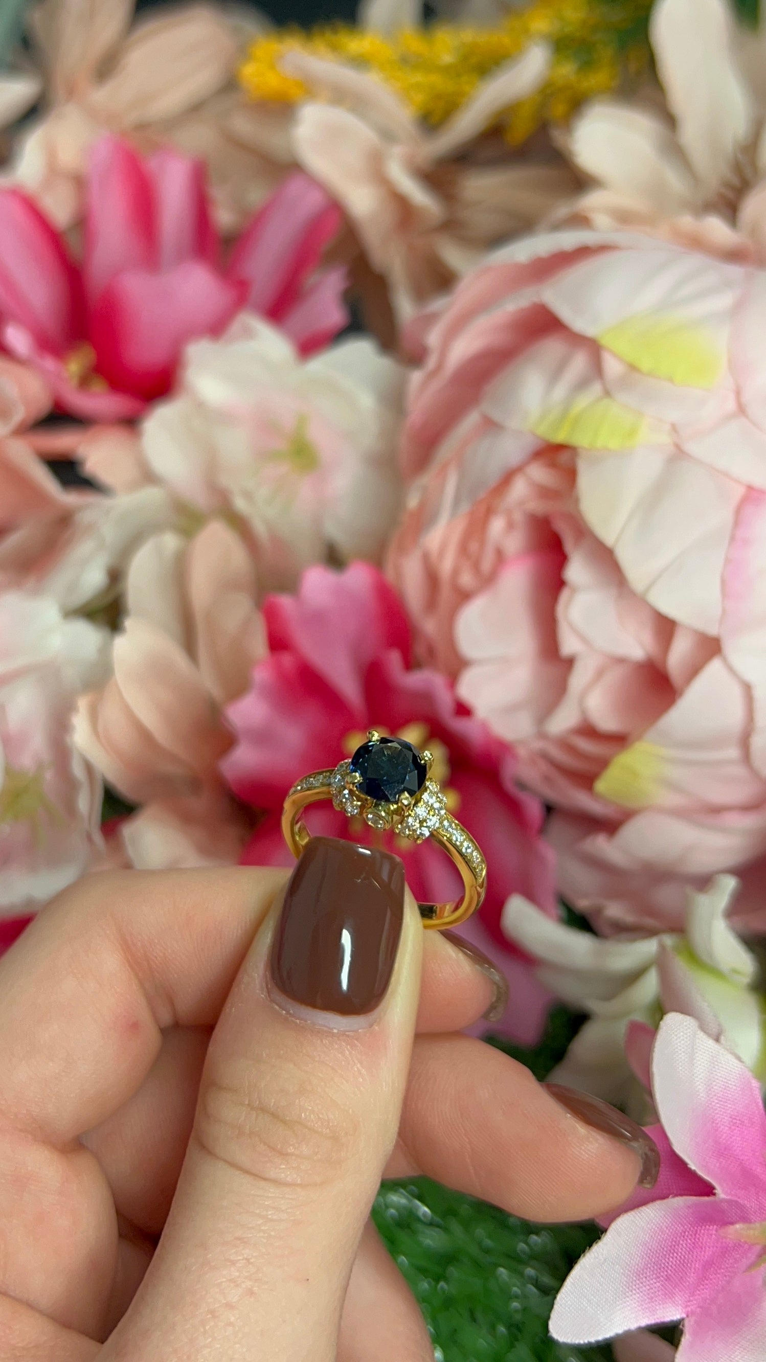 18 Carat Yellow Gold Teal Sapphire and Diamond Ring