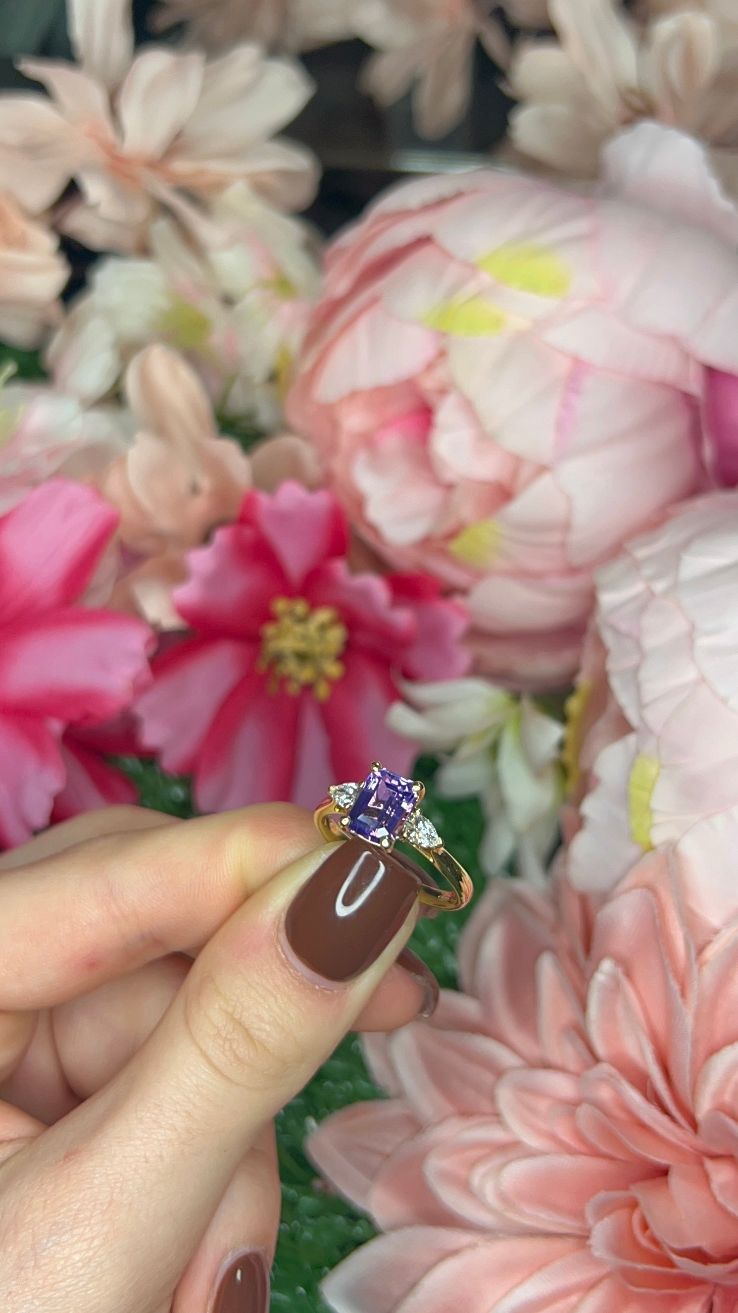 18 Carat Yellow Gold Lilac Sapphire and Diamond Ring
