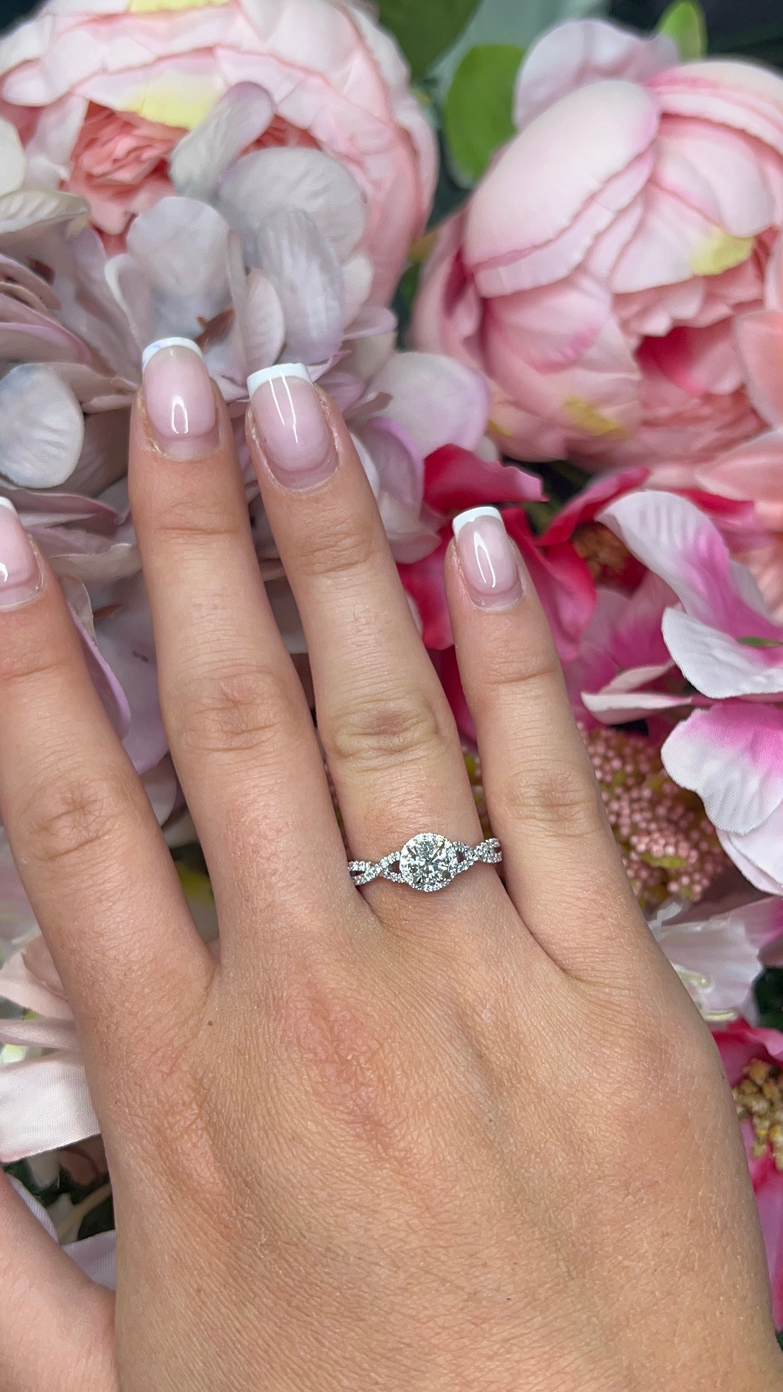18 Carat White Gold Diamond Ring