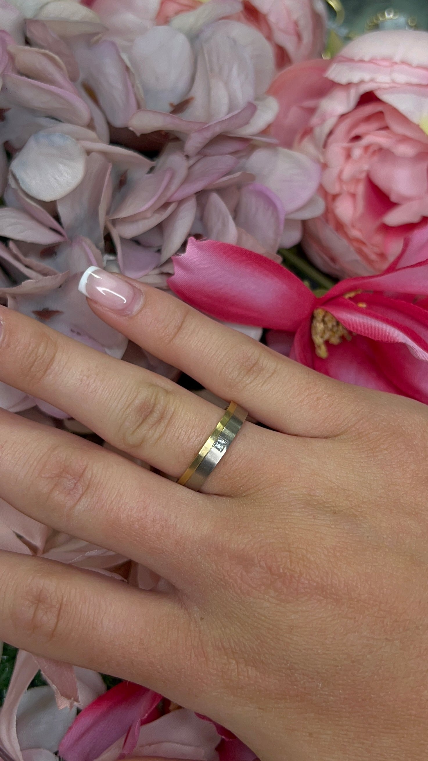 18 Carat White & Yellow Gold Diamond Ring