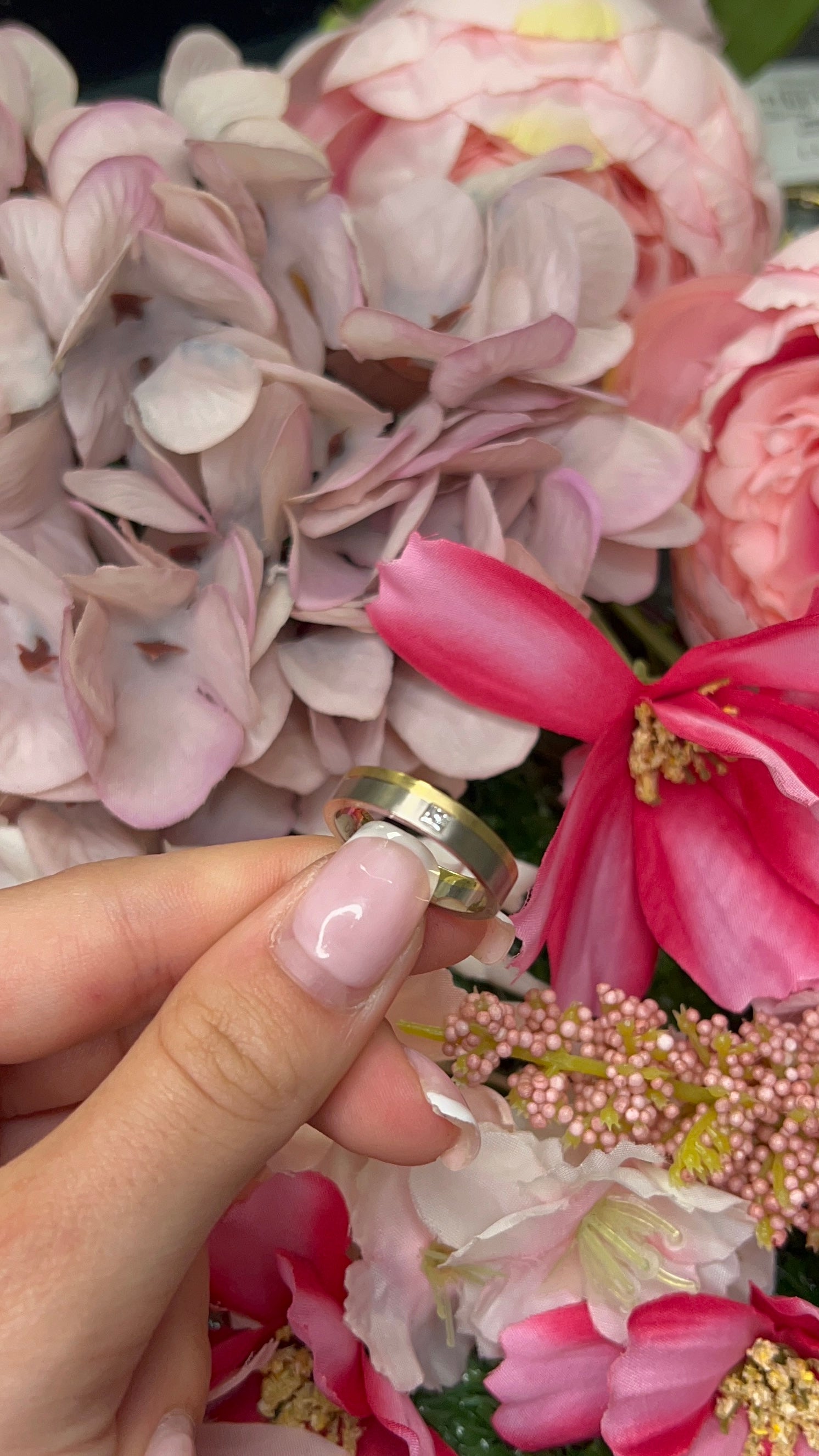 18 Carat White & Yellow Gold Diamond Ring