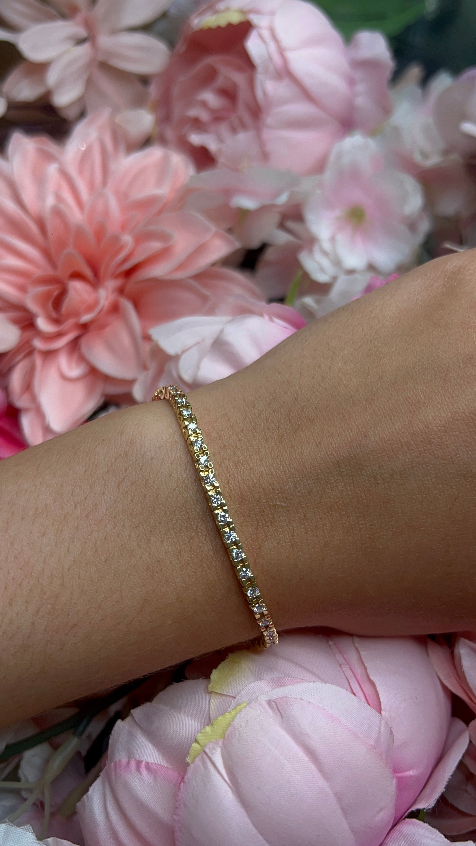 Elegant 18 Carat Yellow Gold Diamond Line Bracelet – 2.12ct