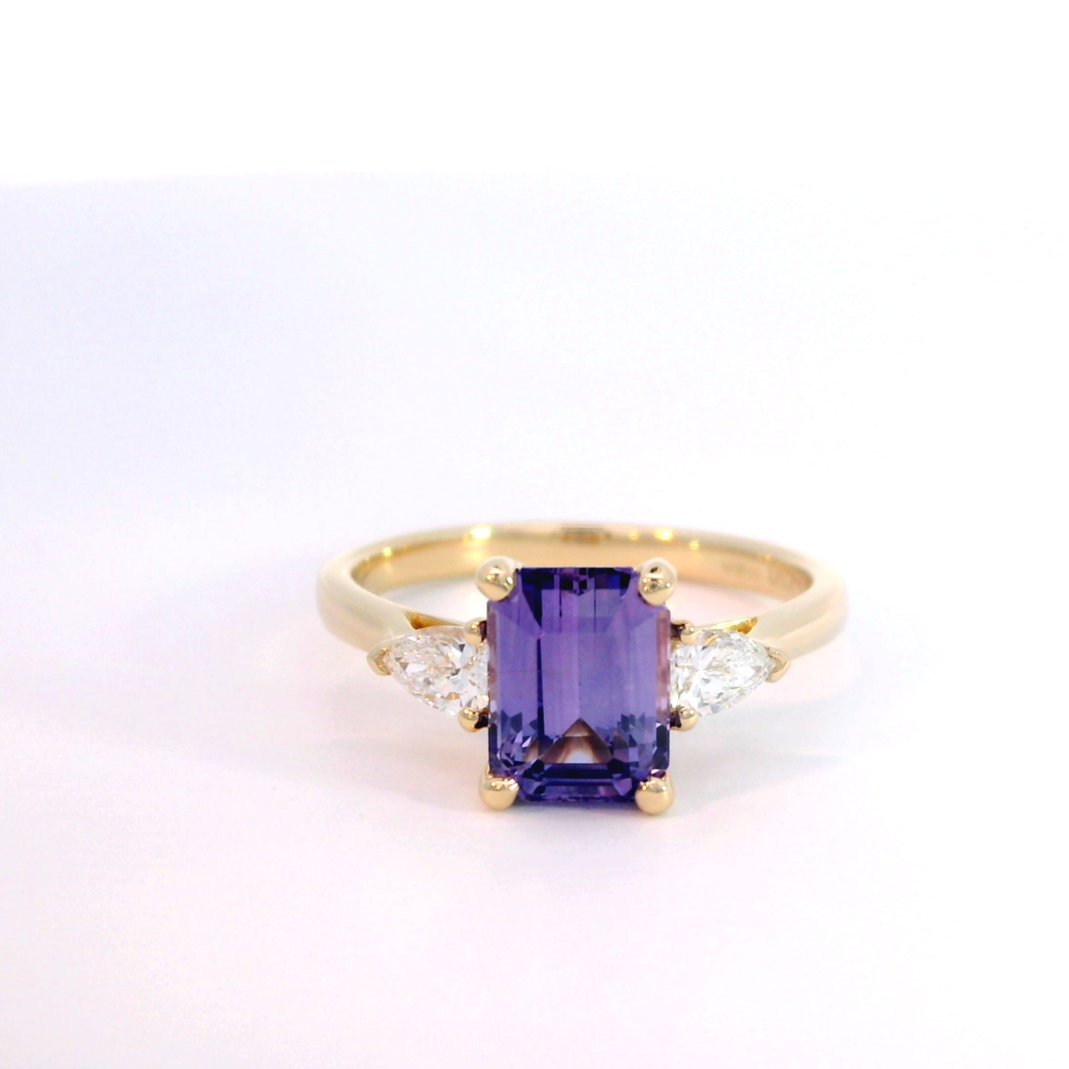 18 Carat Yellow Gold Lilac Sapphire and Diamond Ring