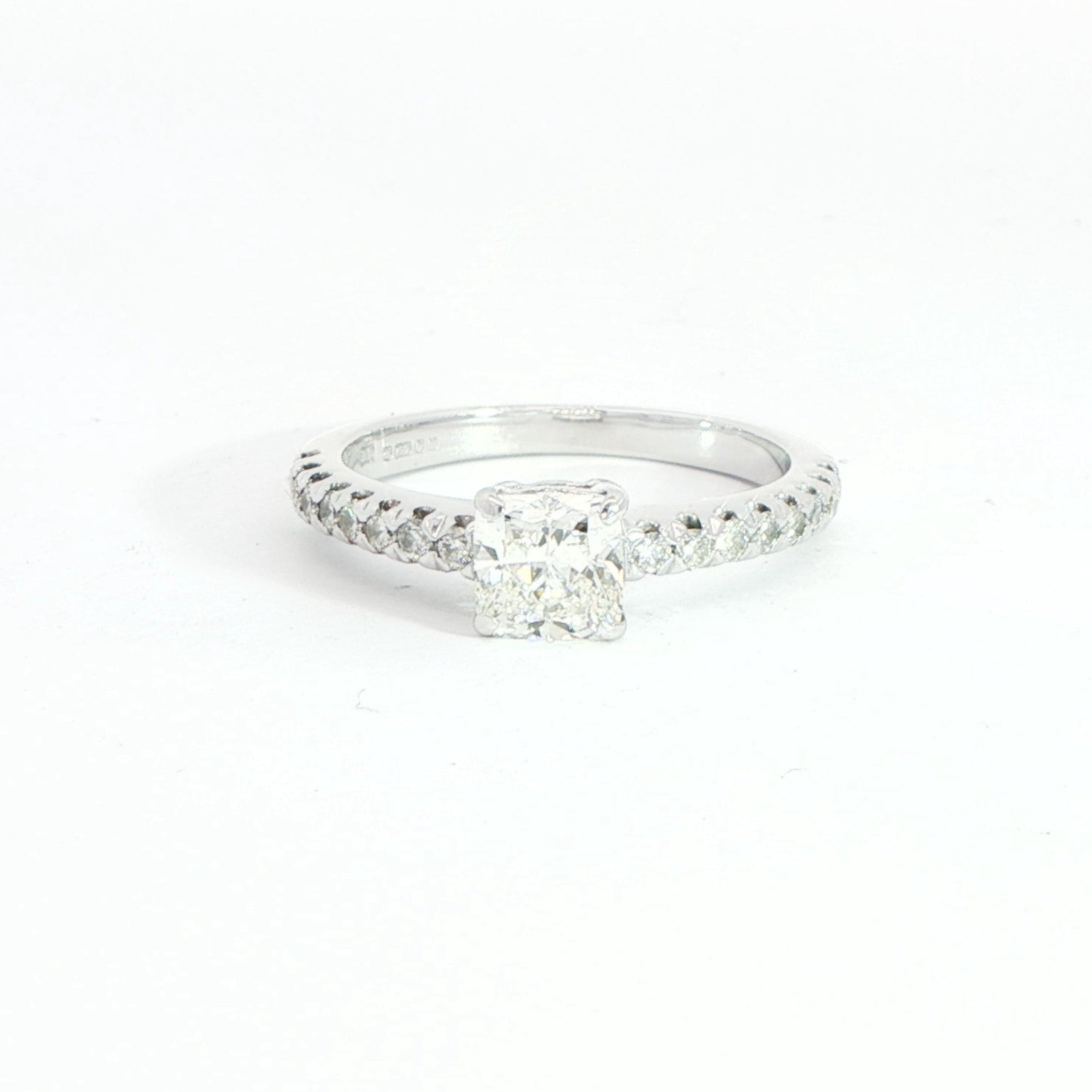 18 Carat White Gold Diamond Ring