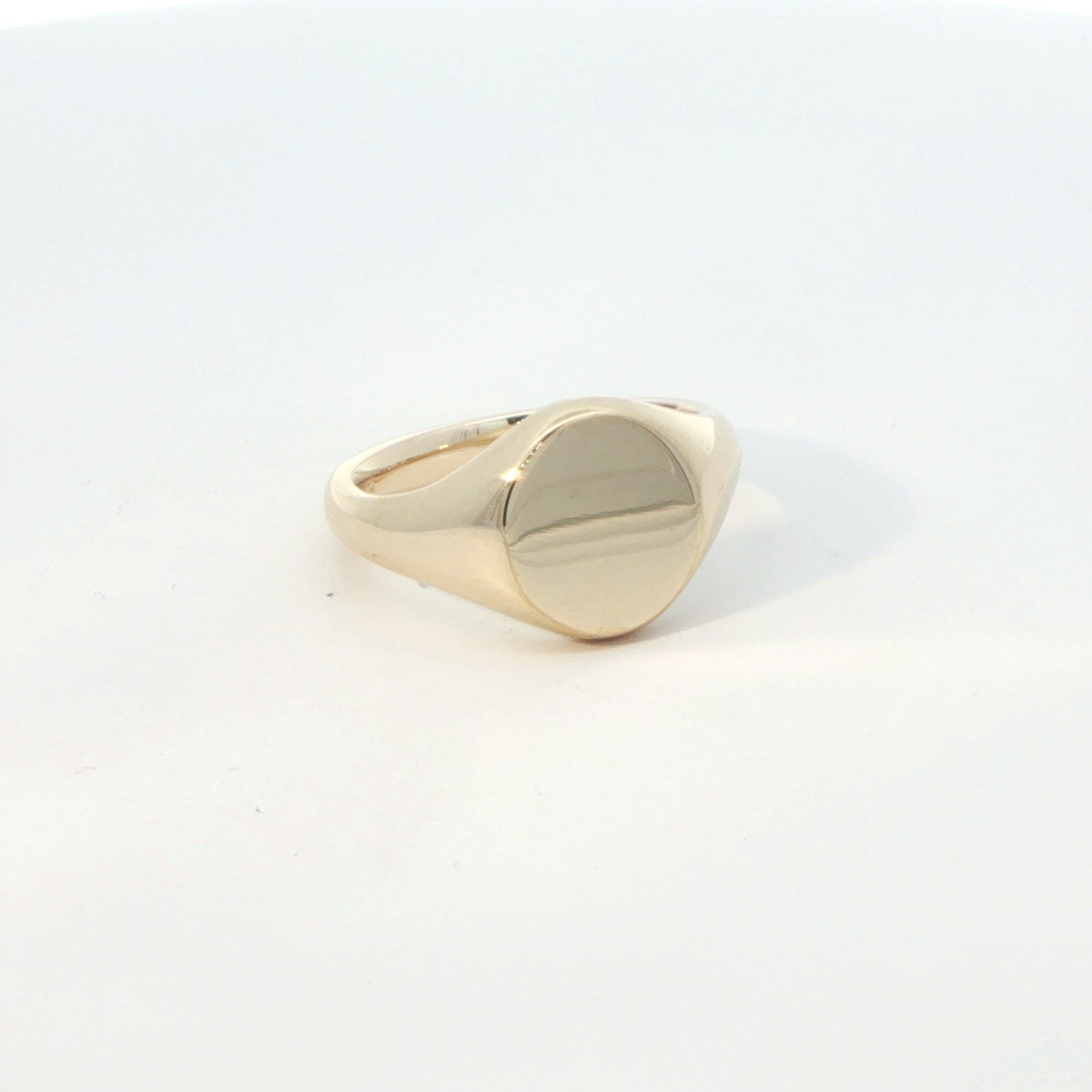 9 Carat Yellow Gold Gents Oval Signet Ring