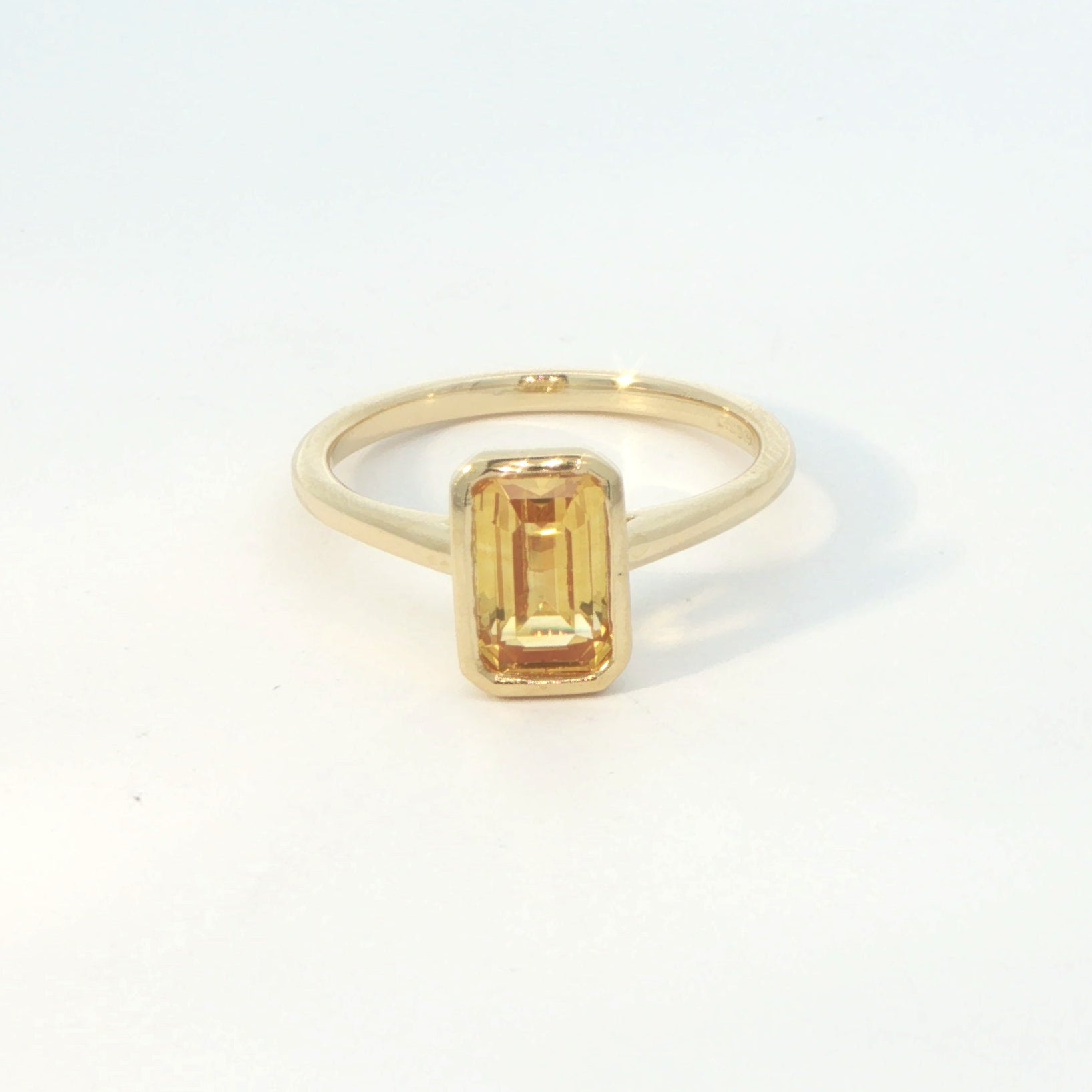 18 Carat Yellow Gold Yellow Sapphire Solitaire