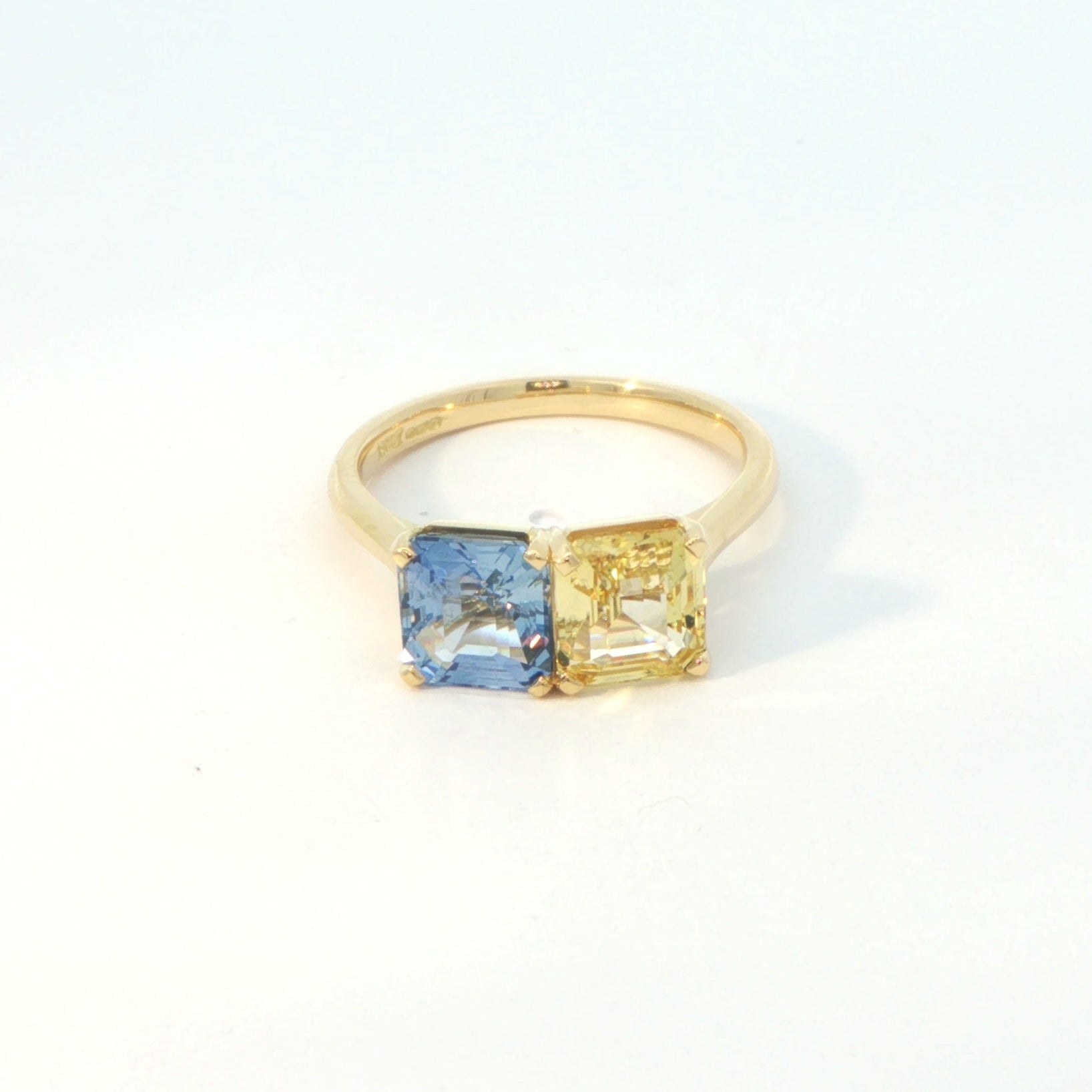 18 Carat Yellow Gold Blue and Yellow Sapphire Ring