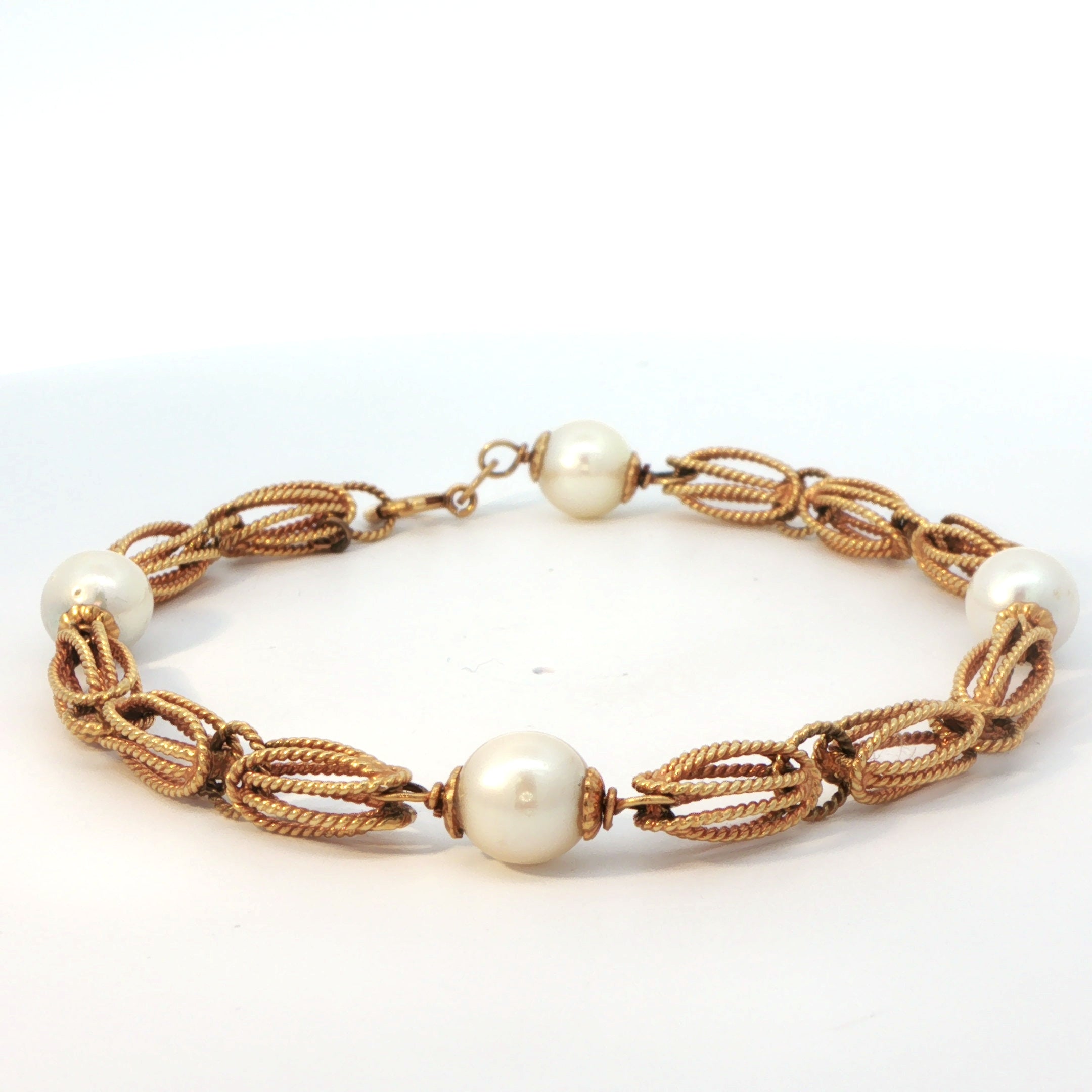 18 Carat Yellow Gold Pearl Bracelet